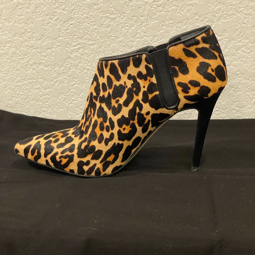 Ivanka Trump Leopard Print Pony Booties 7.5 M - Picture 9 of 10